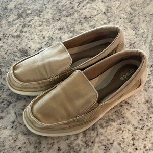 Women’s triple CROCS comfort size W8 tan color worn twice